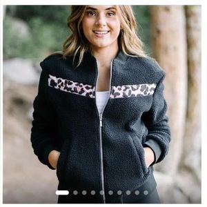 Zyia Active Leopard Flying V Teddy Fleece Full Zip M